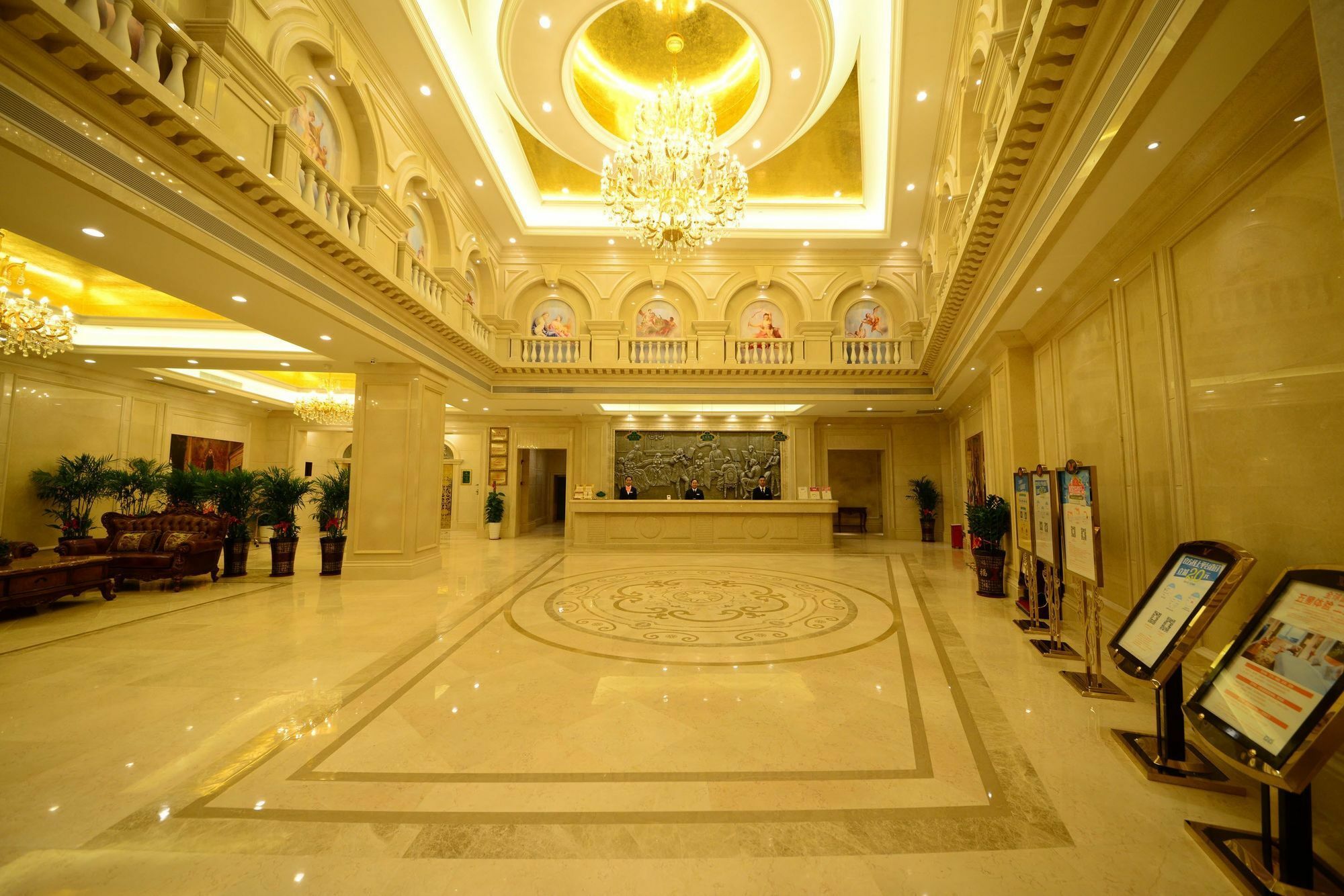 Vienna International Hotel Shajing Heyi Branch Shenzhen Esterno foto